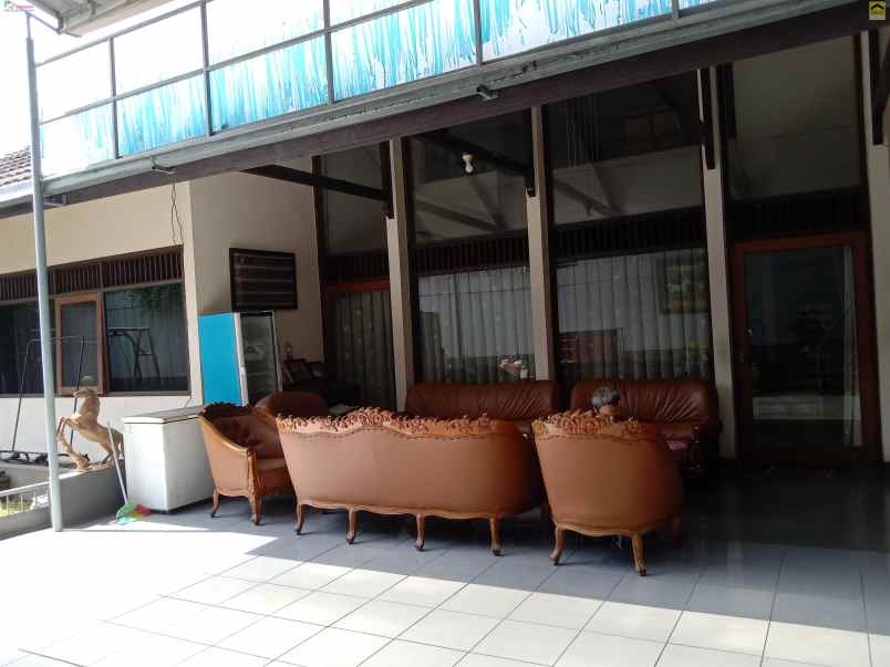 dijual rumah setrasari sukajadi kota