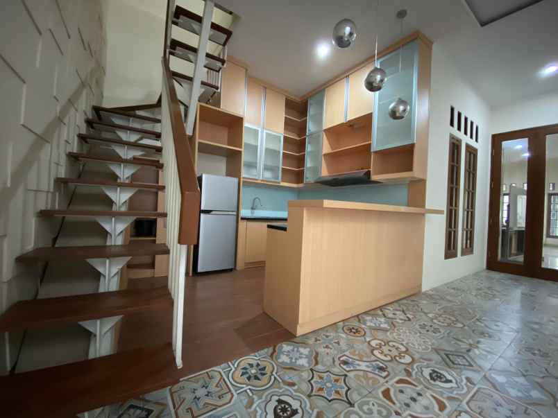 dijual rumah siap huni bangunan kokoh di cipadu