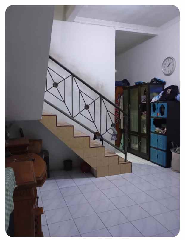 dijual rumah simokerto kwagean