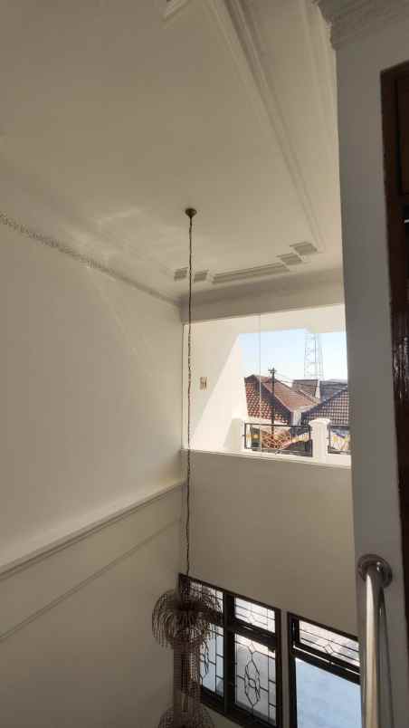 dijual rumah simpang darmo permai