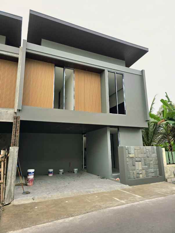 dijual rumah stadion maguwoharjo