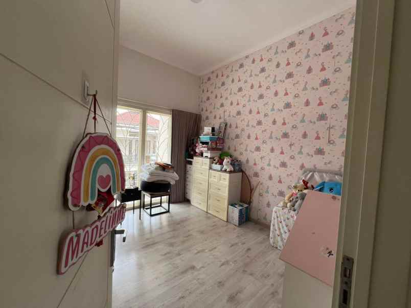 dijual rumah sutorejo