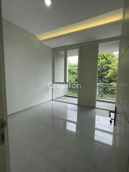 dijual rumah sutorejo