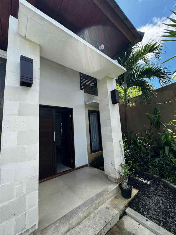 dijual rumah taman giri