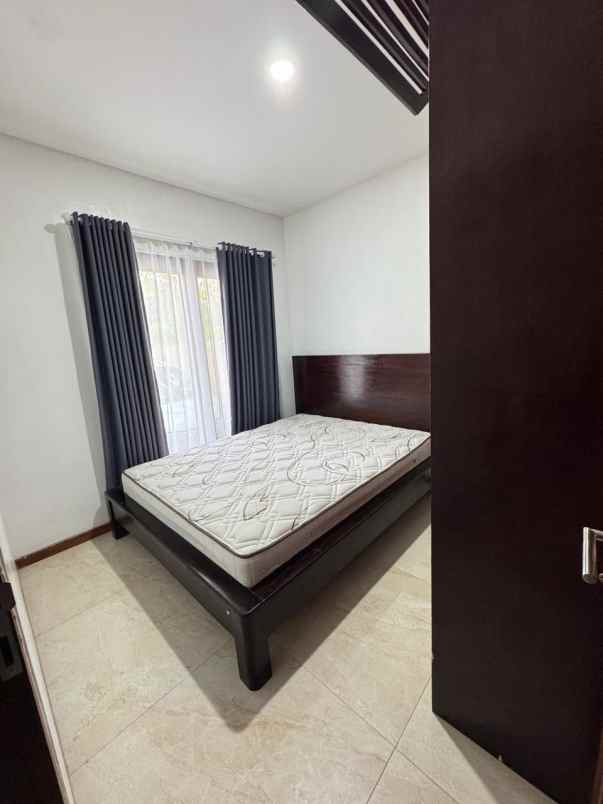 dijual rumah taman giri