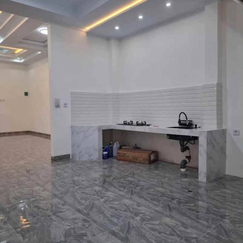 dijual rumah taman harapan baru kota