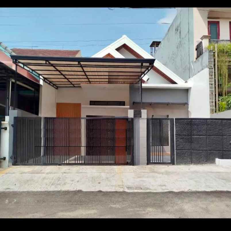 dijual rumah taman harapan baru kota
