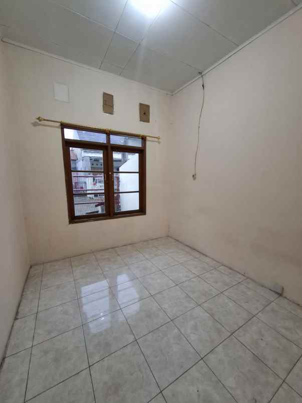 dijual rumah taman kopo indah 3