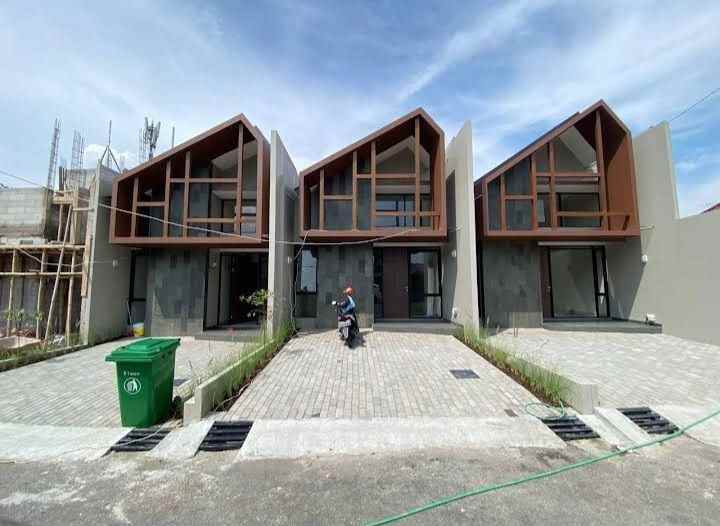 dijual rumah taman kopo indah 5