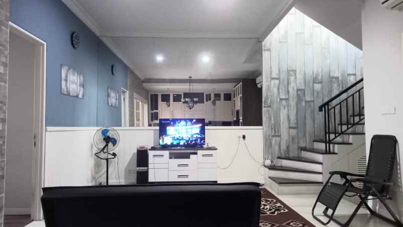 dijual rumah taman puspa raya citraland