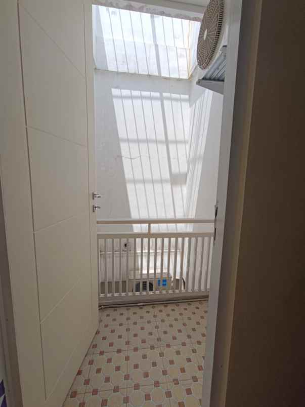 dijual rumah taman wiguna