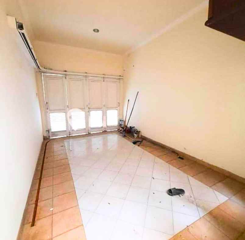 dijual rumah tenggilis