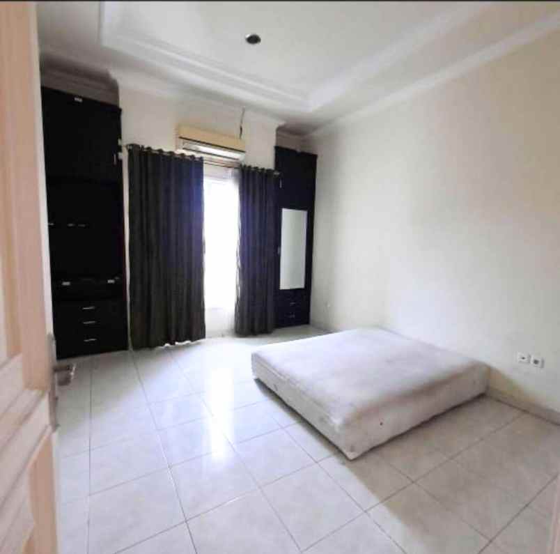 dijual rumah tenggilis