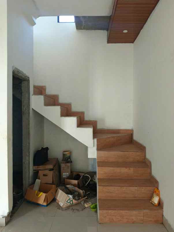 dijual rumah titi bumi