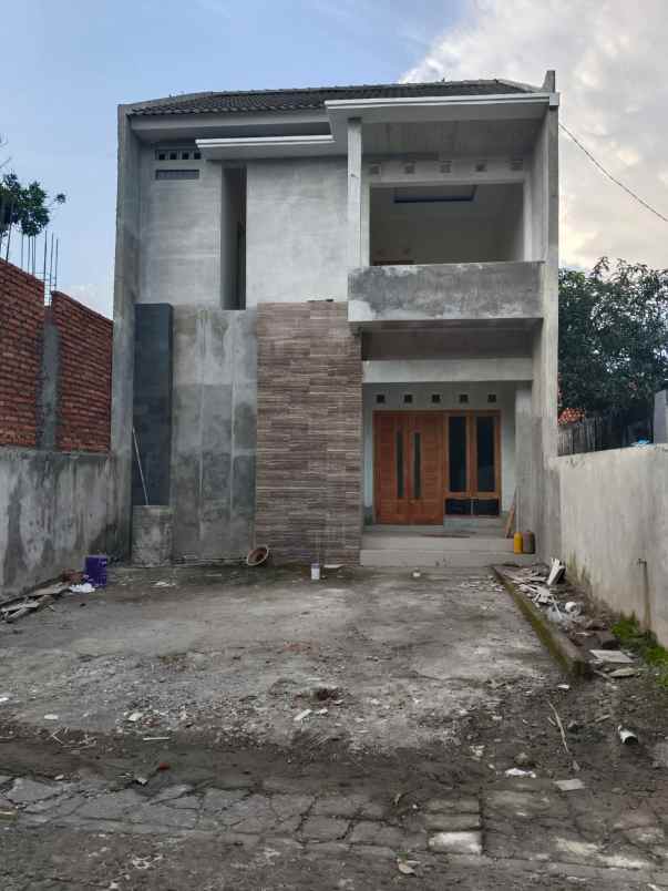 dijual rumah titi bumi