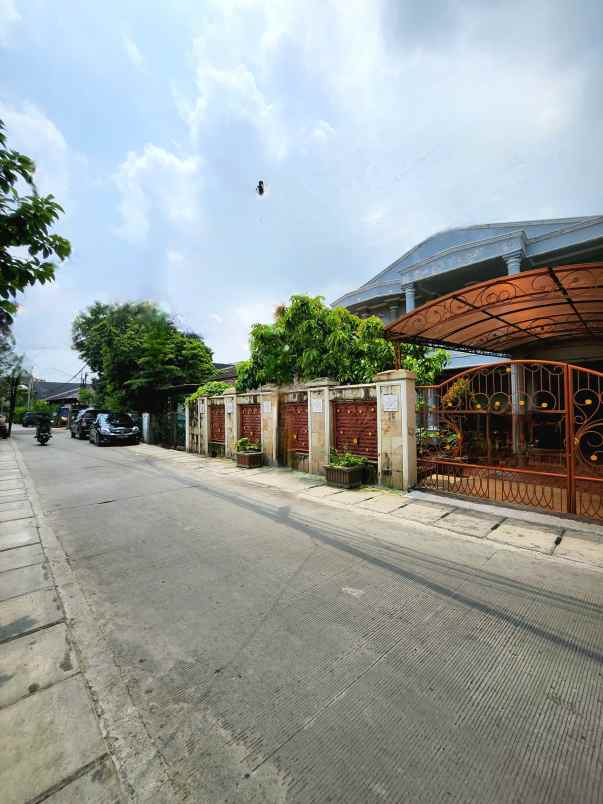 dijual rumah utan kayu matraman jaktim