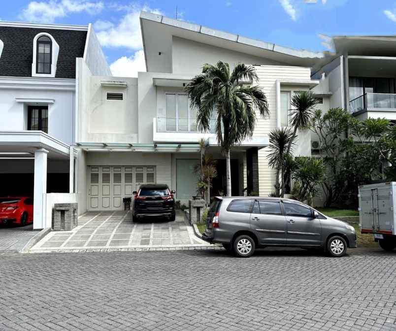 dijual rumah villa bukit regency 3