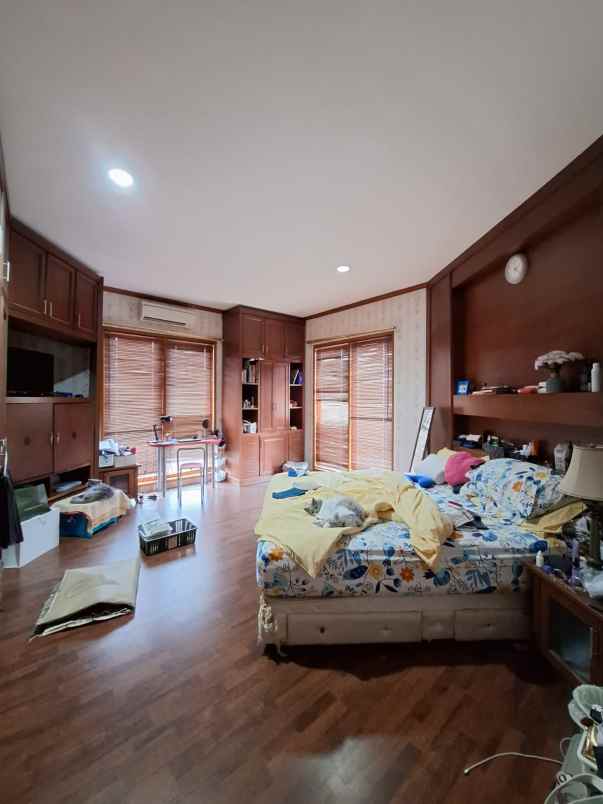 dijual rumah villa delima karang tengah