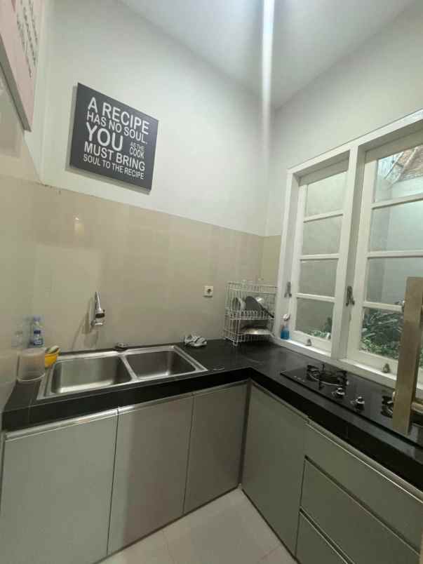 dijual rumah villa full furnish lokasi temas kota batu