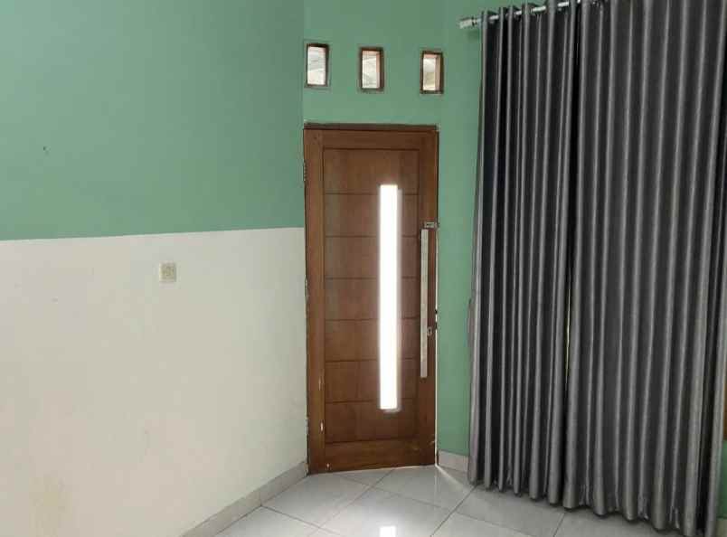dijual rumah villa gading harapan pintu
