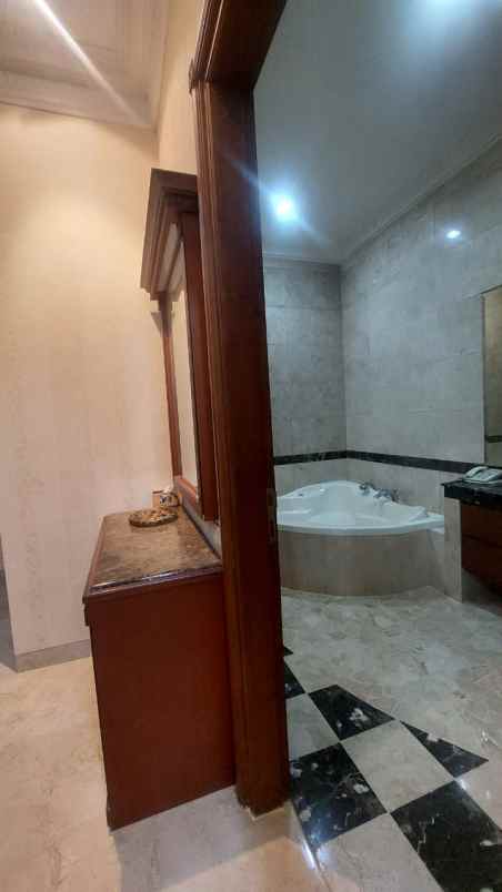 dijual rumah villa permata gading