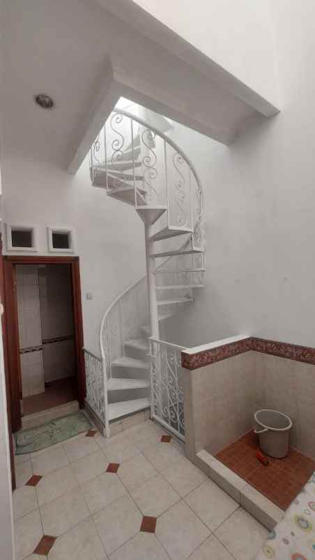 dijual rumah villa permata gading