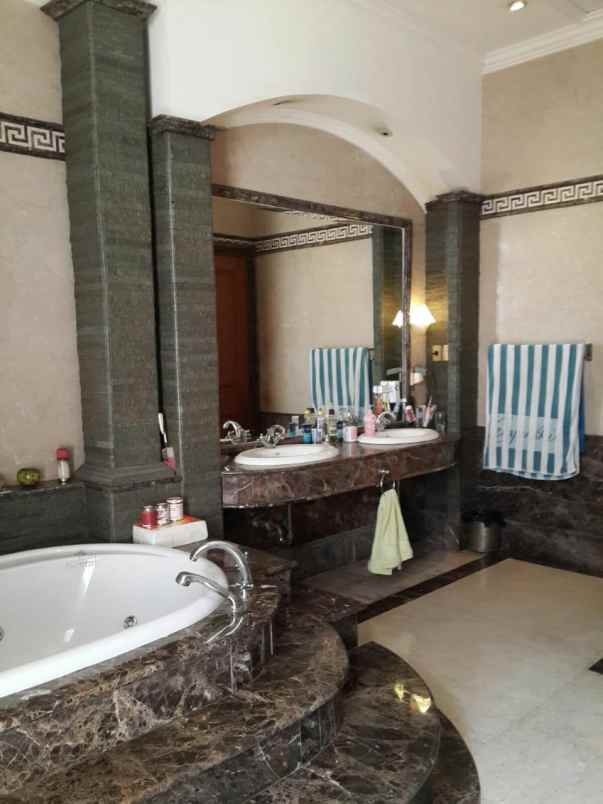 dijual rumah villa permata gading