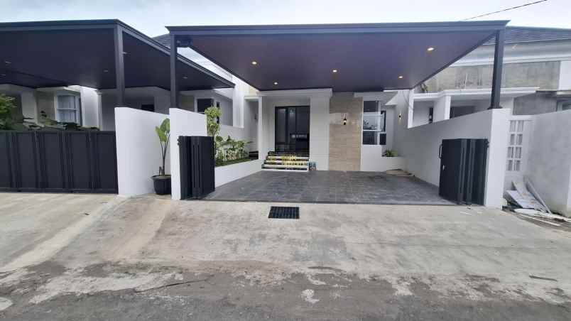 dijual rumah wedomartani ngemplak