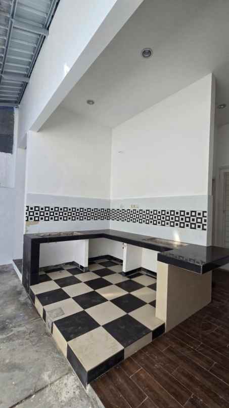 dijual rumah wiguna timur regency
