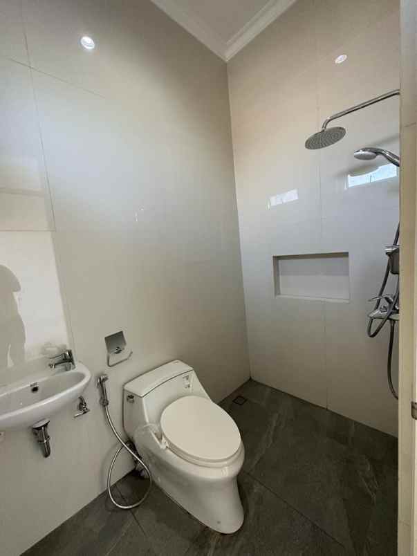 dijual rumah wisma permai