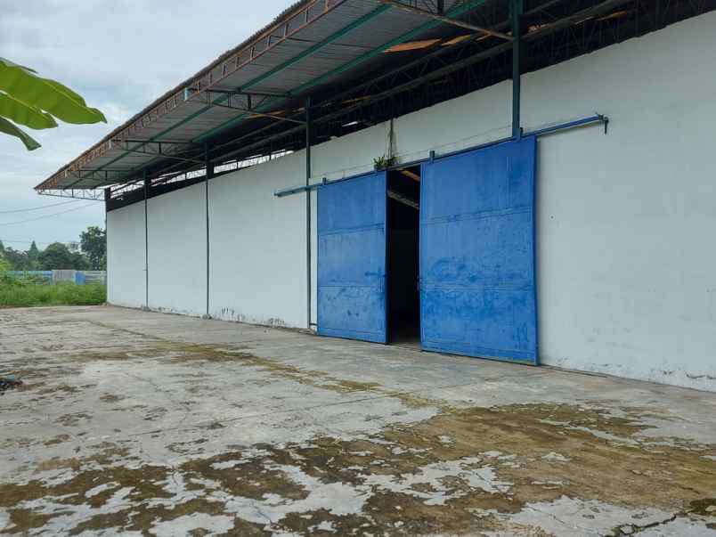 dijual tanah dan gudang di kelambir 5 hamparan perak