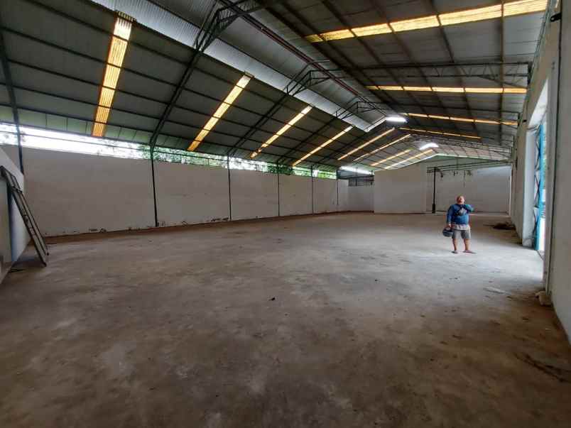 dijual tanah dan gudang di kelambir 5 hamparan perak