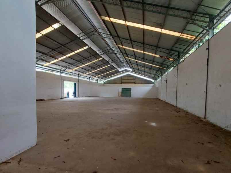dijual tanah dan gudang di kelambir 5 hamparan perak