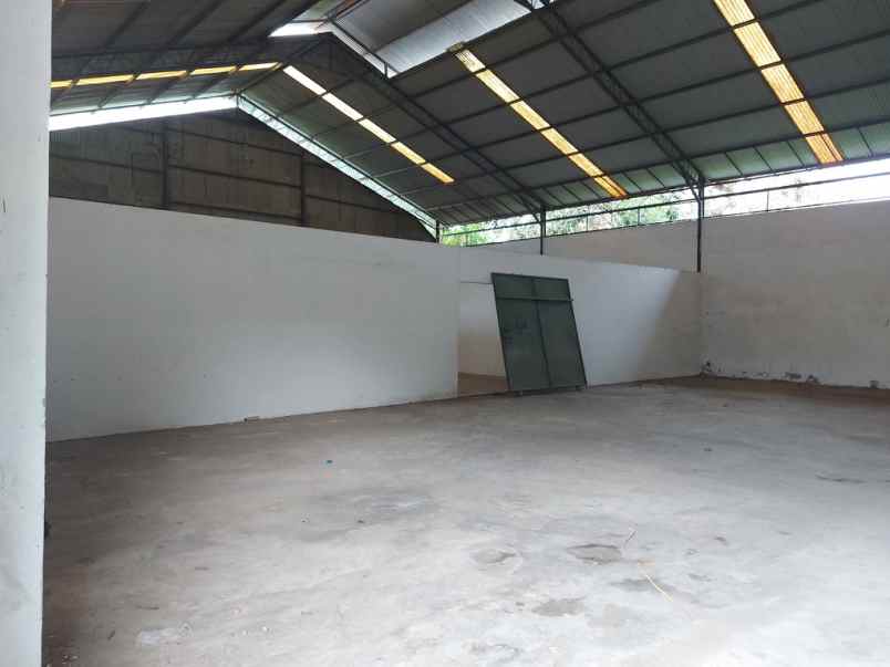 dijual tanah dan gudang di kelambir 5 hamparan perak