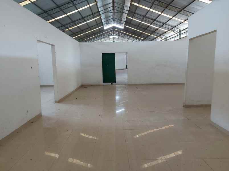 dijual tanah dan gudang di kelambir 5 hamparan perak