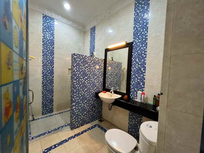 dijual villa komplek cemara asri