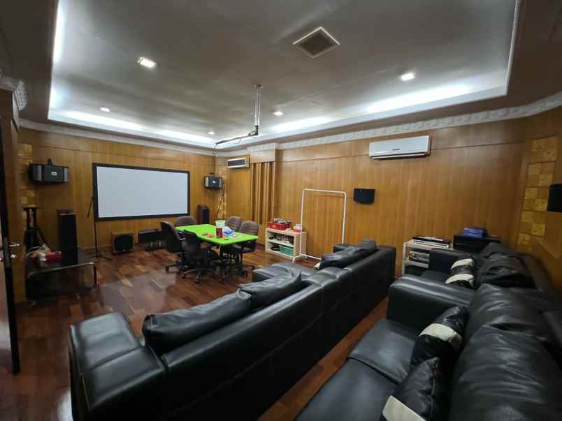 dijual villa komplek cemara asri