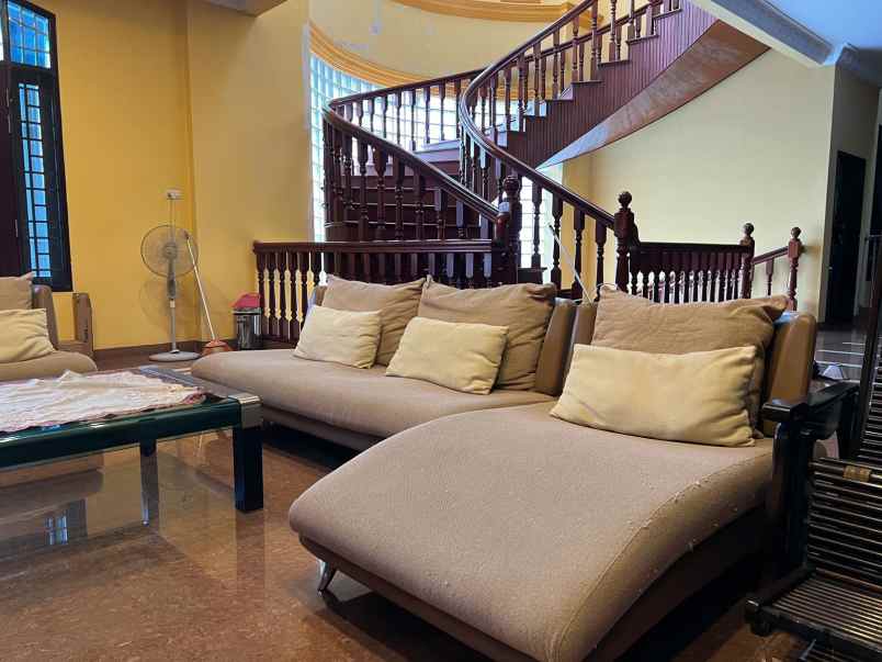 dijual villa komplek cemara asri