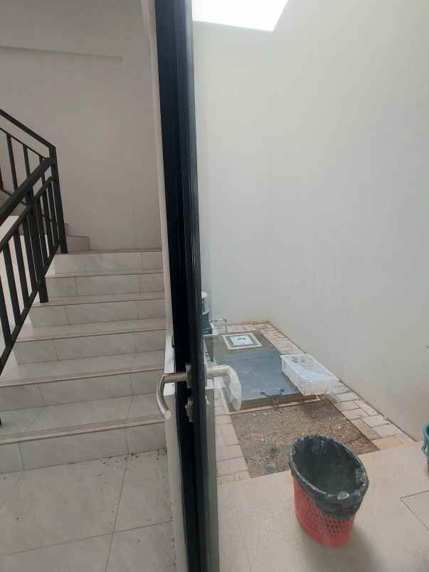 disewakan ruko gudang kantor ruko crystal summarecon bekasi