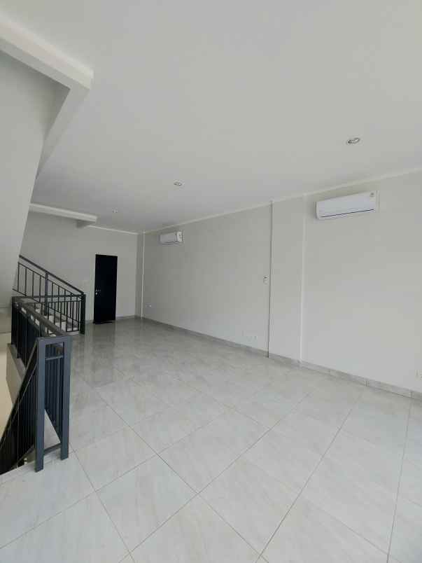 disewakan ruko gudang kantor ruko crystal summarecon bekasi