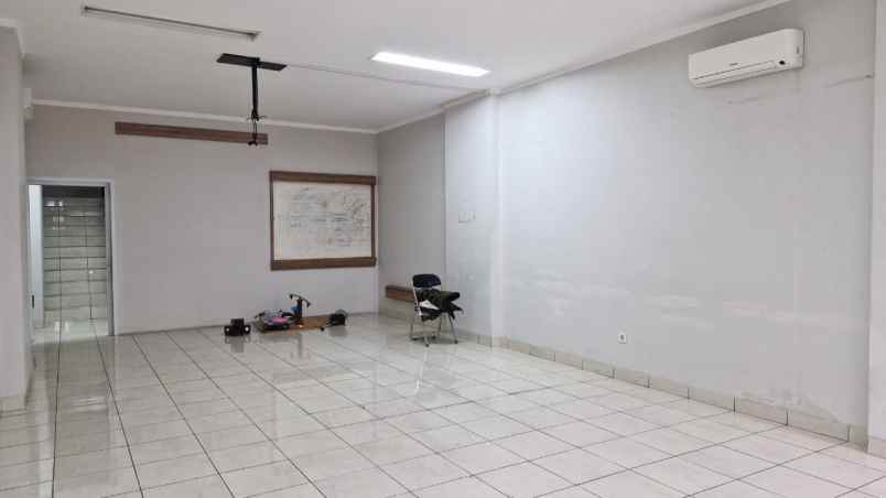 disewakan ruko rapih di emerald summarecon bekasi