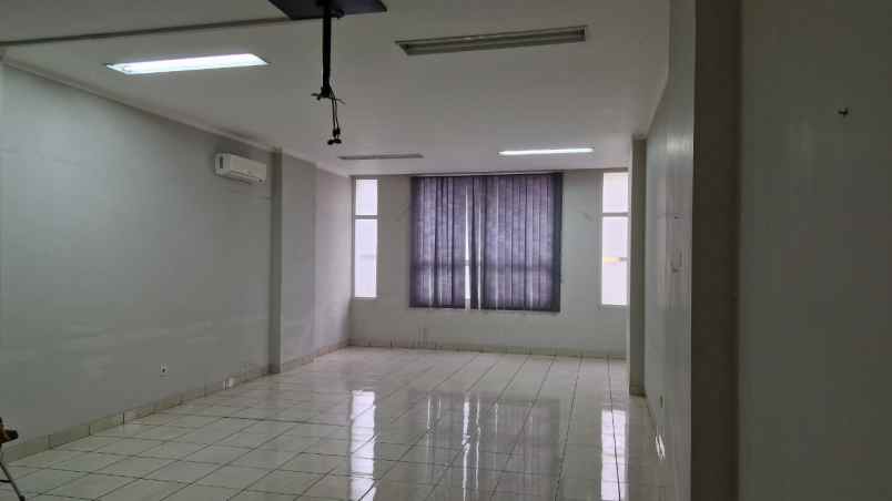 disewakan ruko rapih di emerald summarecon bekasi