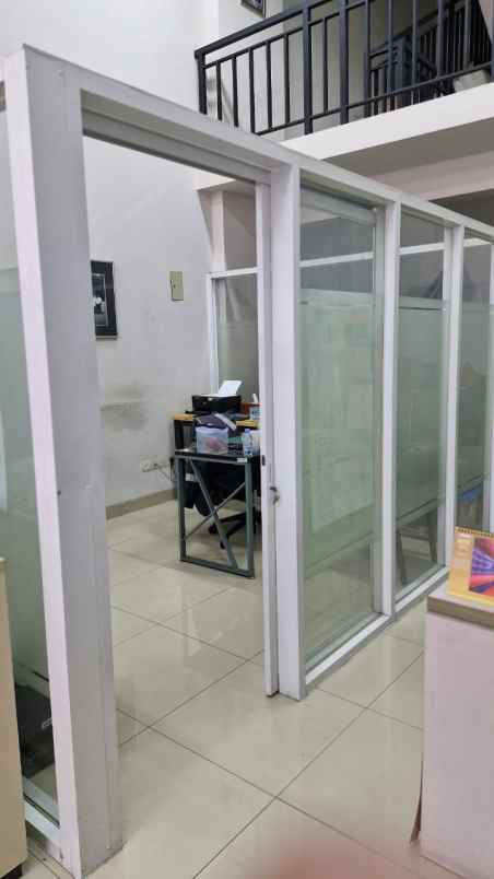 disewakan ruko rapih di emerald summarecon bekasi