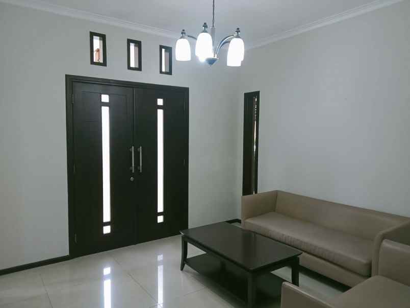 disewakan rumah graha famili wiyung