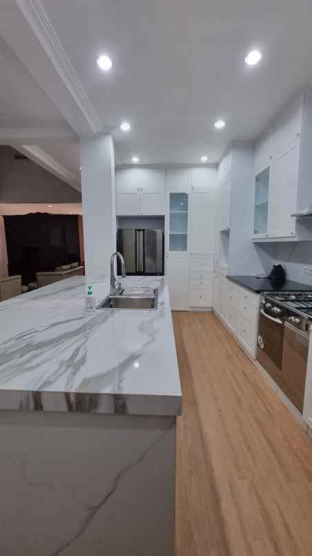 disewakan rumah jalan kembangan timur