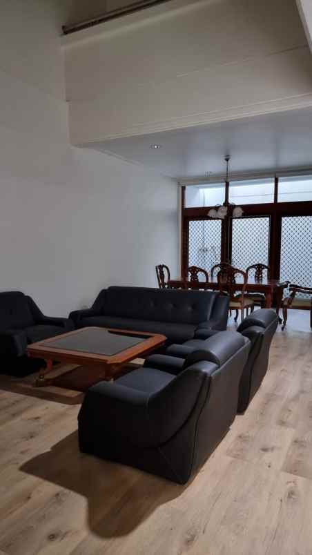 disewakan rumah jalan kembangan timur