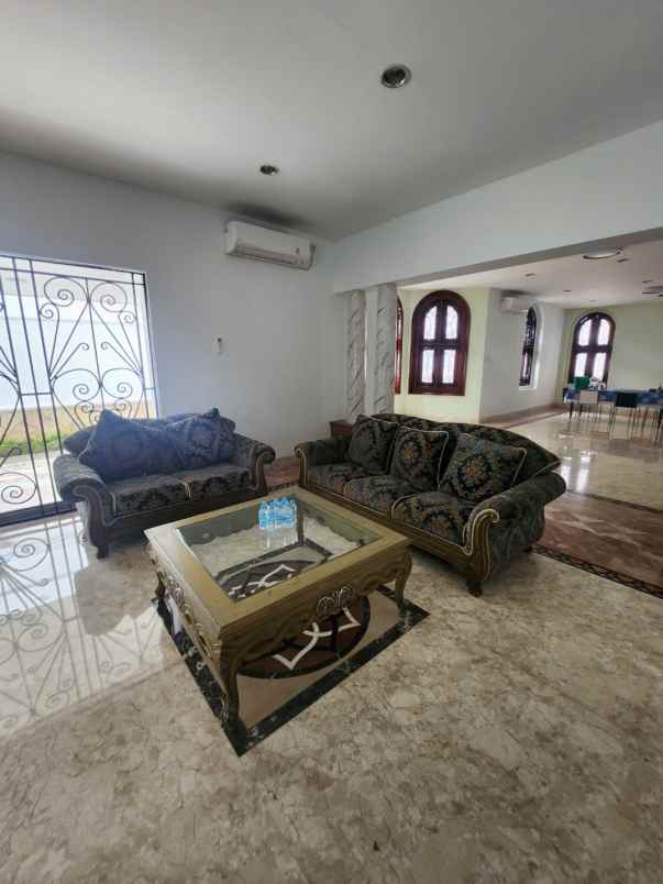 disewakan rumah jalan raya darmo