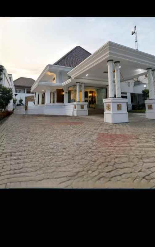 disewakan rumah jalan raya darmo