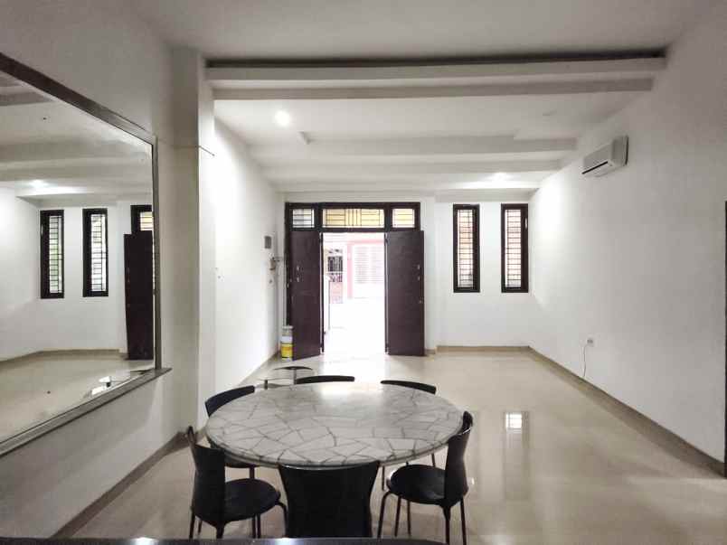 disewakan rumah komplek cemara asri jalan