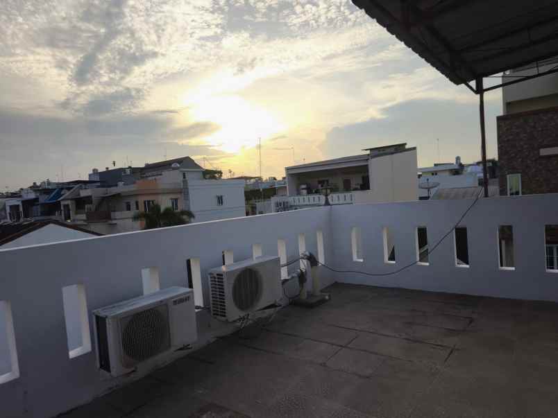 disewakan rumah komplek cemara asri jalan